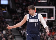 开云体育平台APP-包含独行侠主场大胜马刺，登顶西部第一！的词条