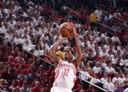 开云体育-巴黎举行足球比赛，火箭表现激烈