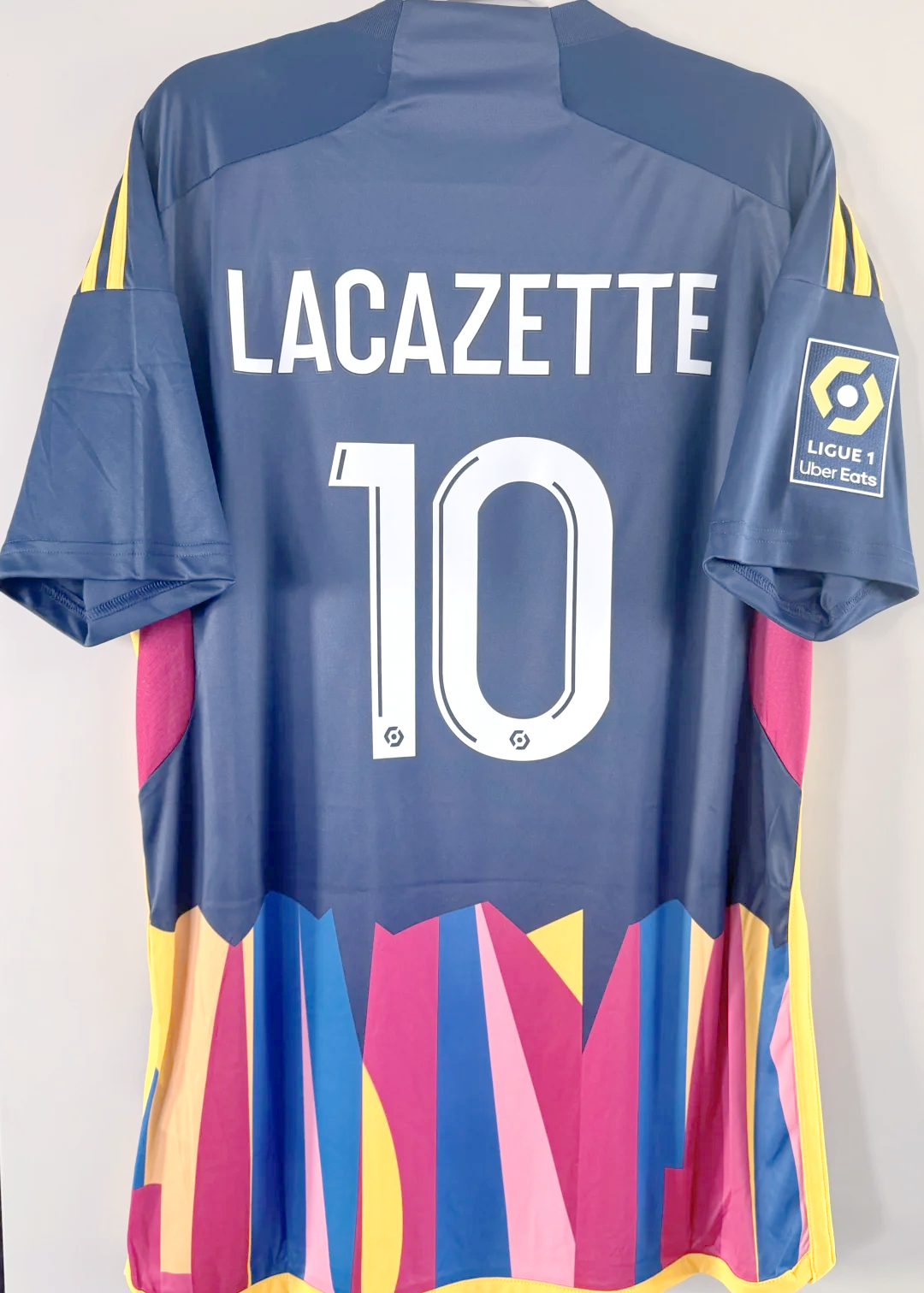 圣埃蒂安客场战胜里昂，提升排名