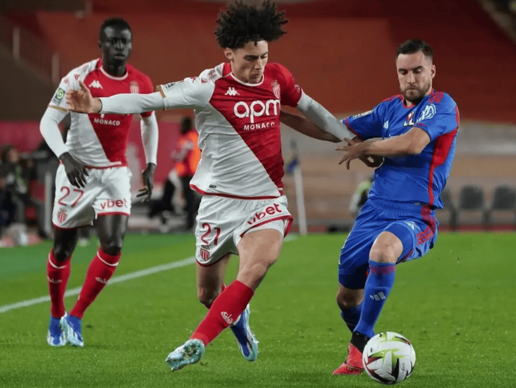 甘冈主场战平斯特拉斯堡，难分胜负的简单介绍