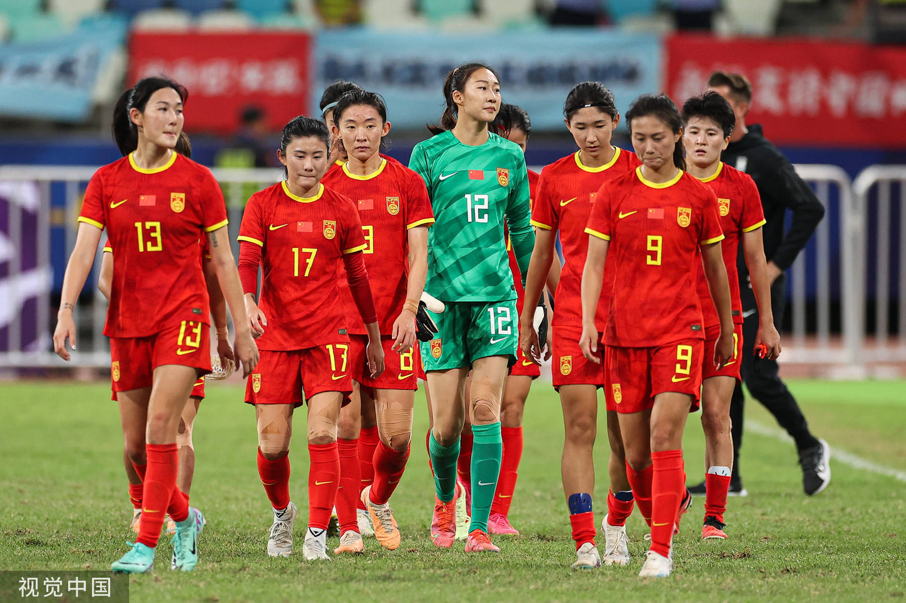 包含国际间大对决：女足国家队实力浮出水面的词条