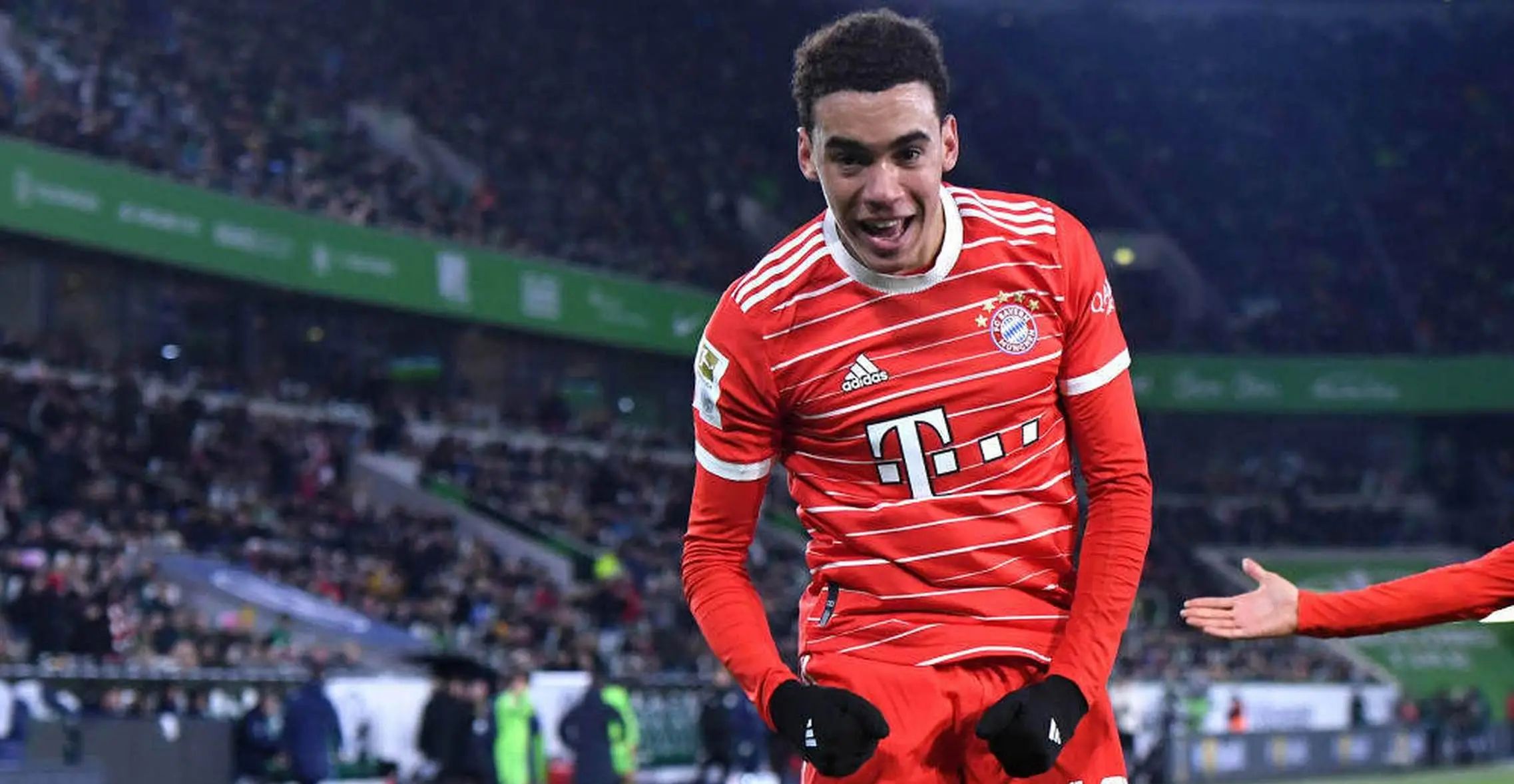 拜仁慕尼黑队长因红牌被停赛一个月