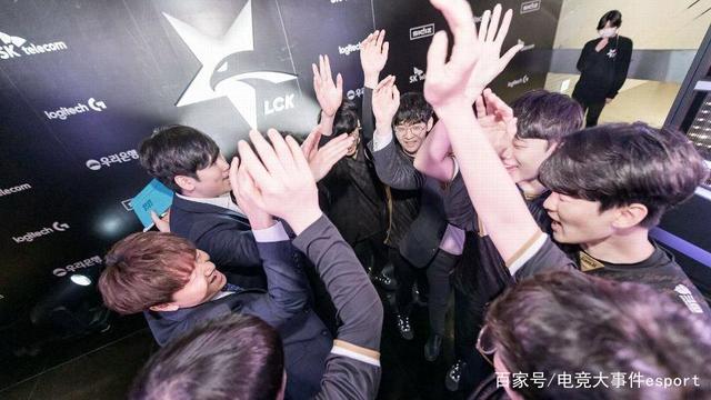 沙尔克连续三轮不胜，排名继续下滑的简单介绍