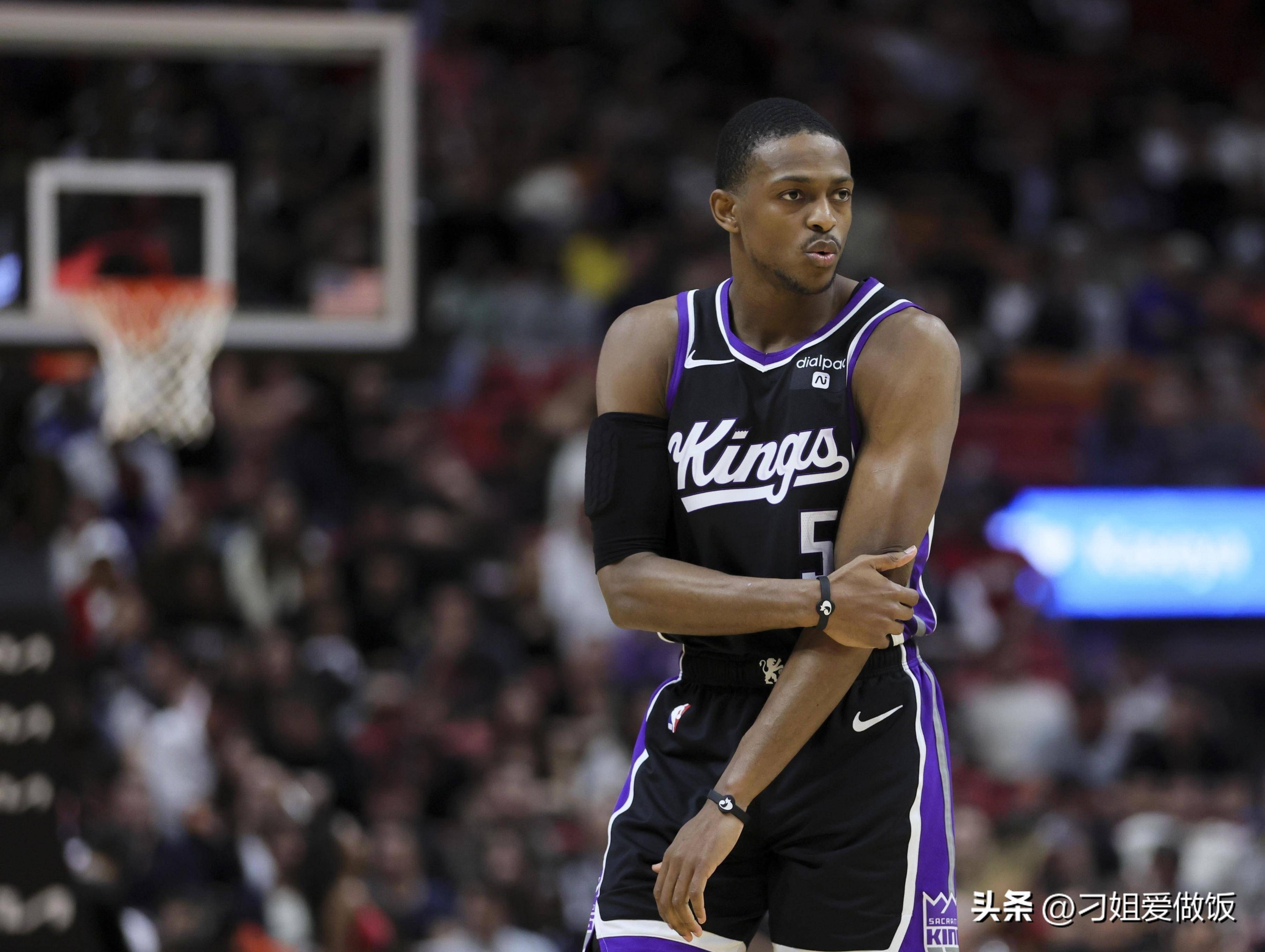 包含国王队主教练战术大变，球队表现出色的词条