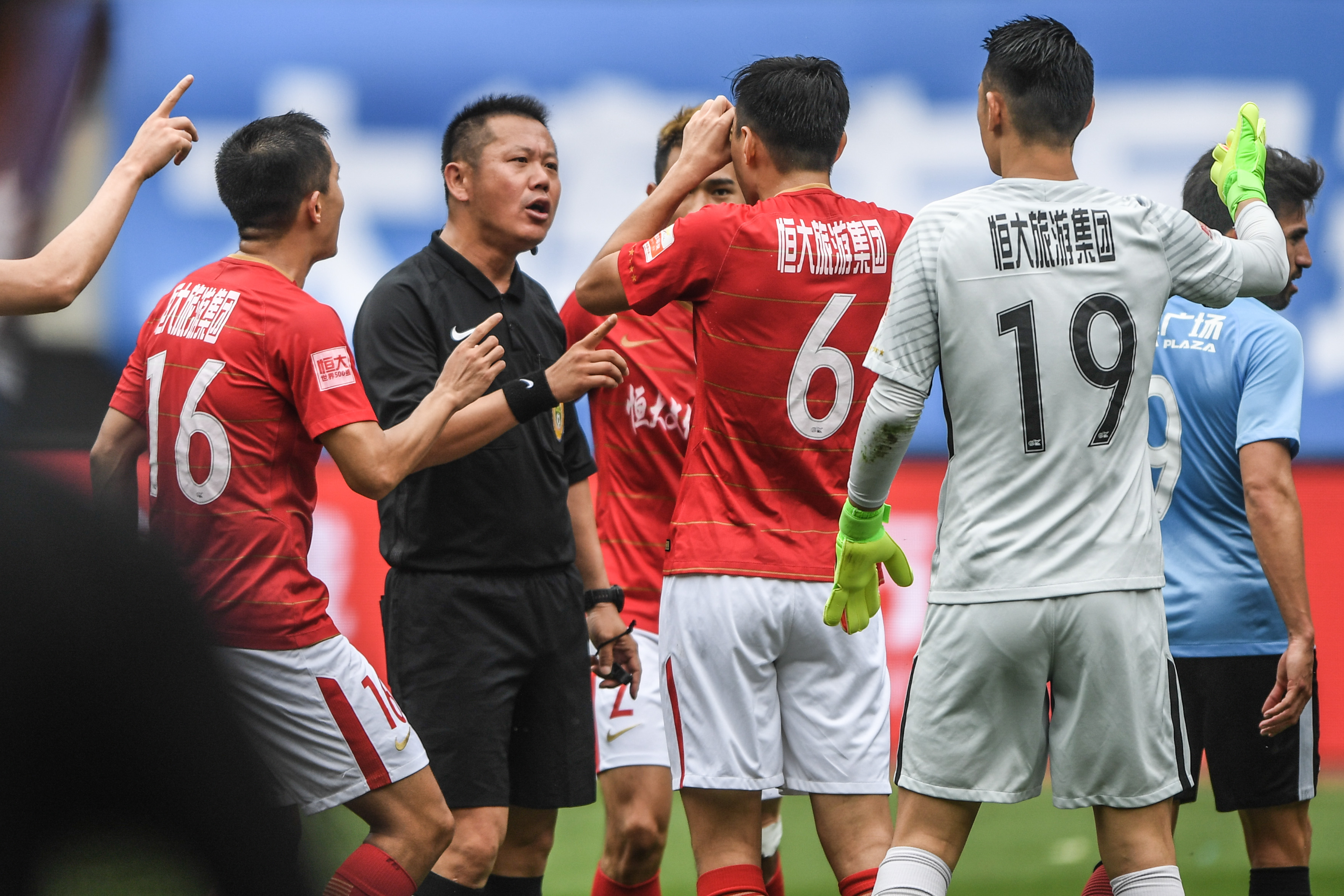 包含大连一方对阵河南建业，期待全取三分的词条