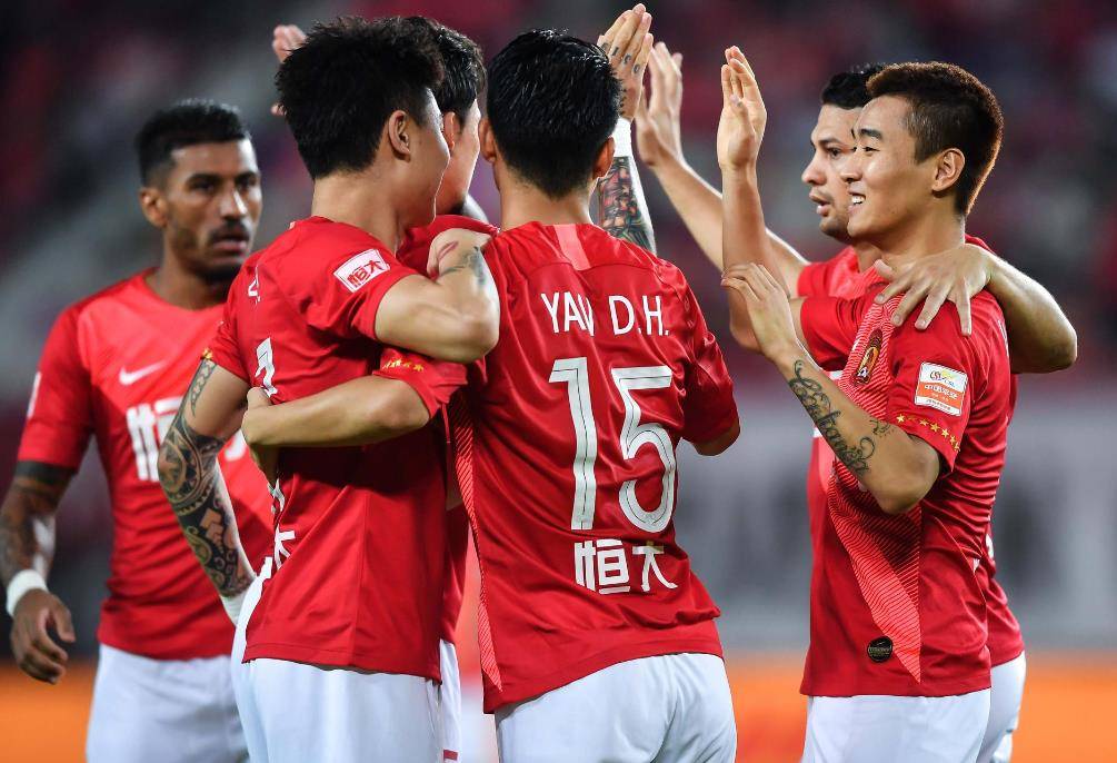 恒大外援助球队获胜,赛后巨大掌声 恒大外援助球队获胜,赛后巨大掌声