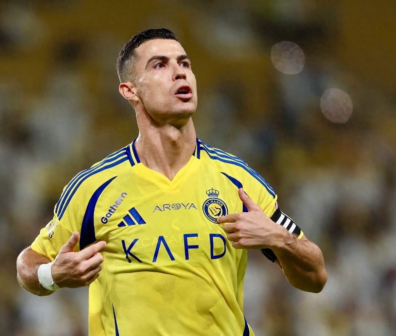 关于里昂队在客场迎来胜利，提升排名的信息