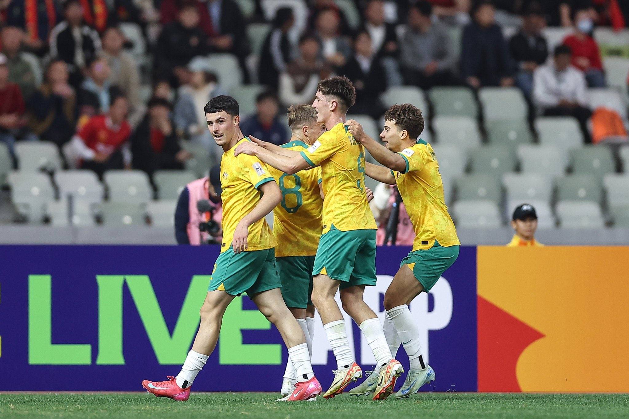 澳大利亚足球队击败竞争对手