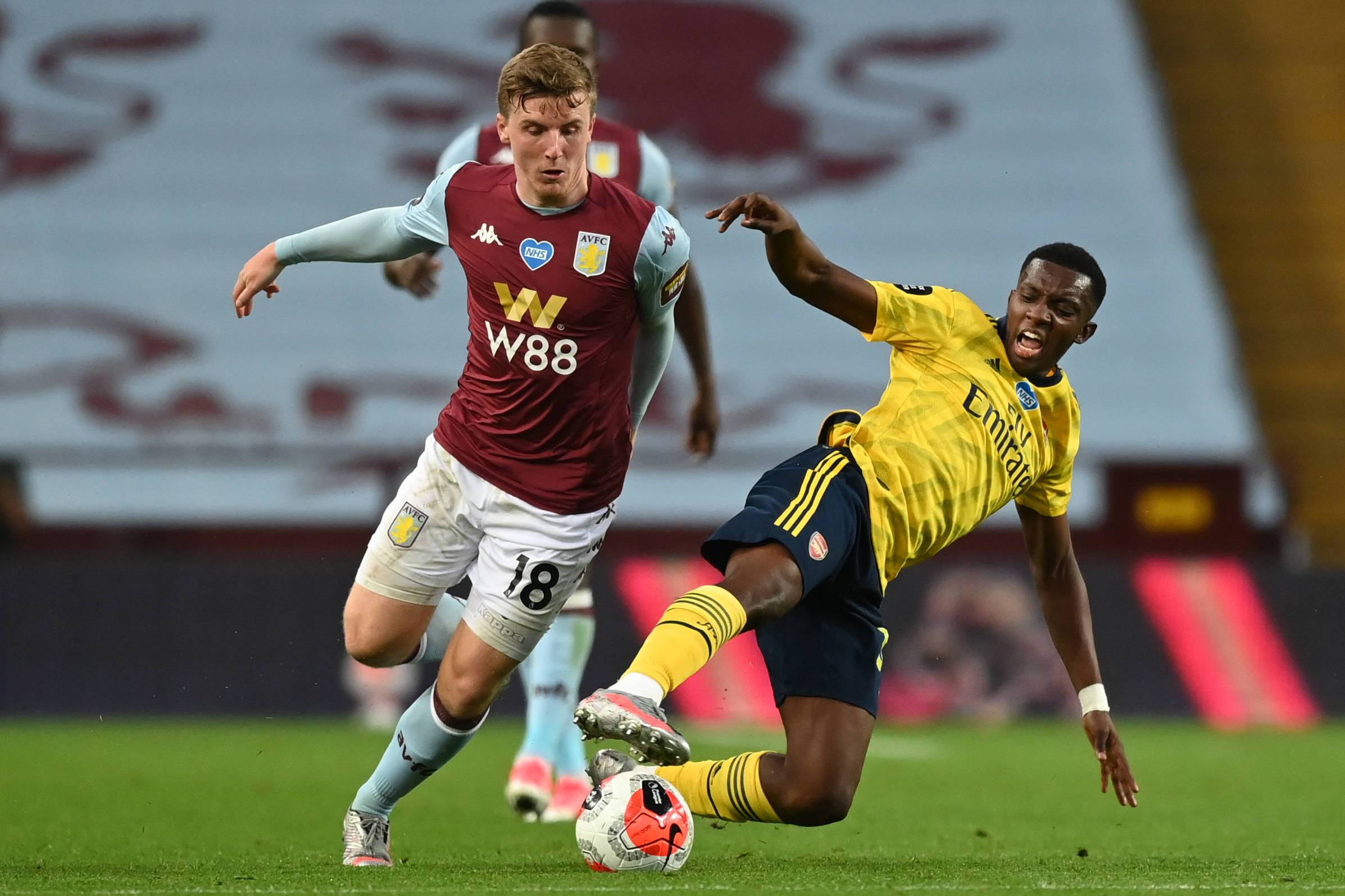 包含里尔主场失利，排名略有下滑的词条