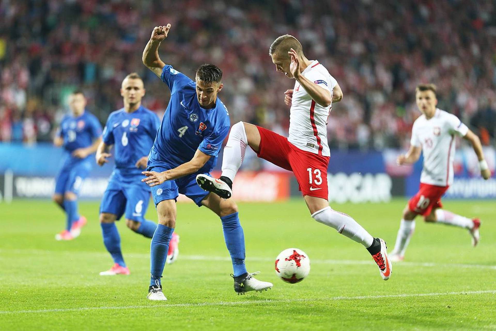 荷兰队表现出色，晋级欧国联决赛