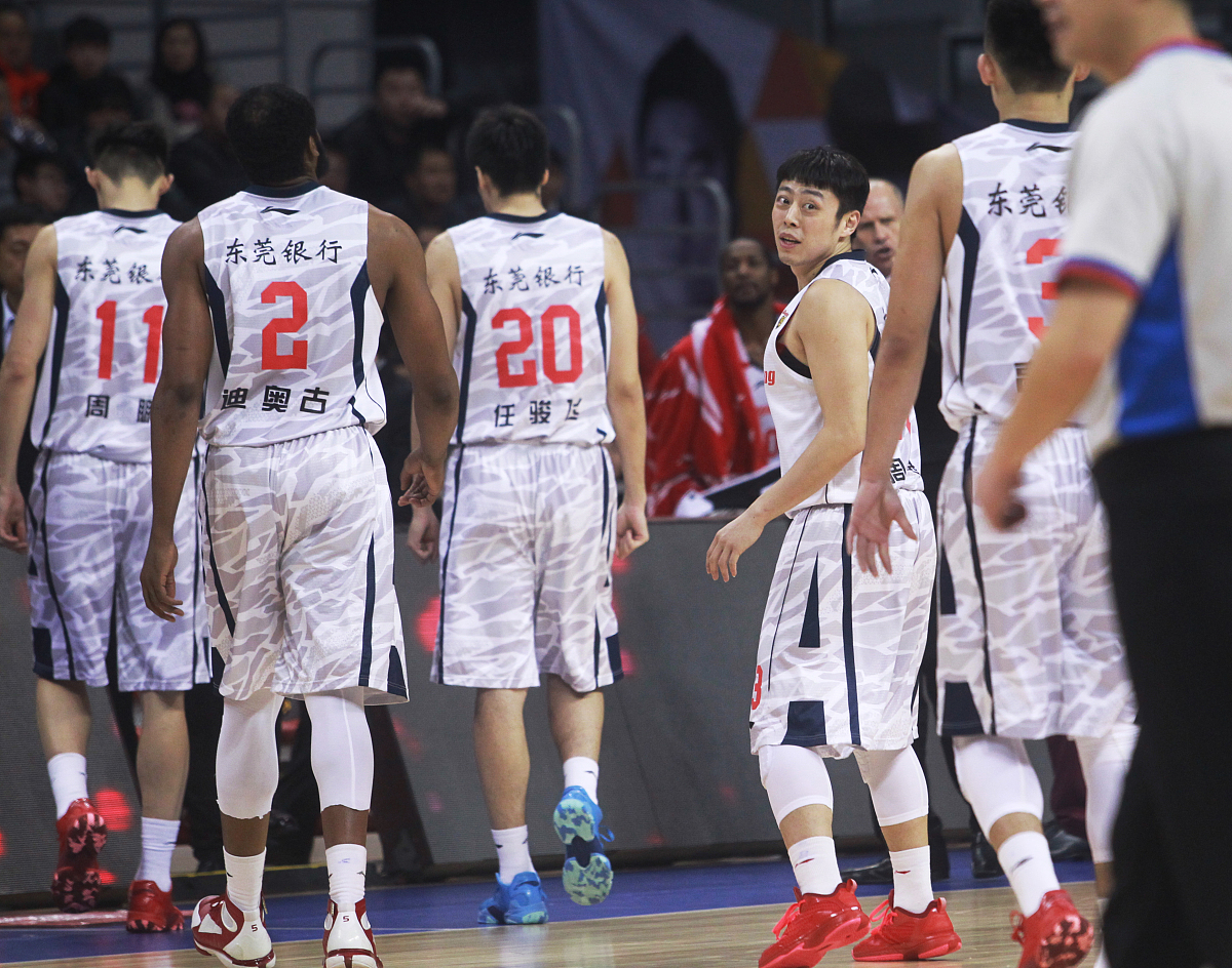 包含球员们的出色表现和团队配合成就了一场场精彩对决的词条