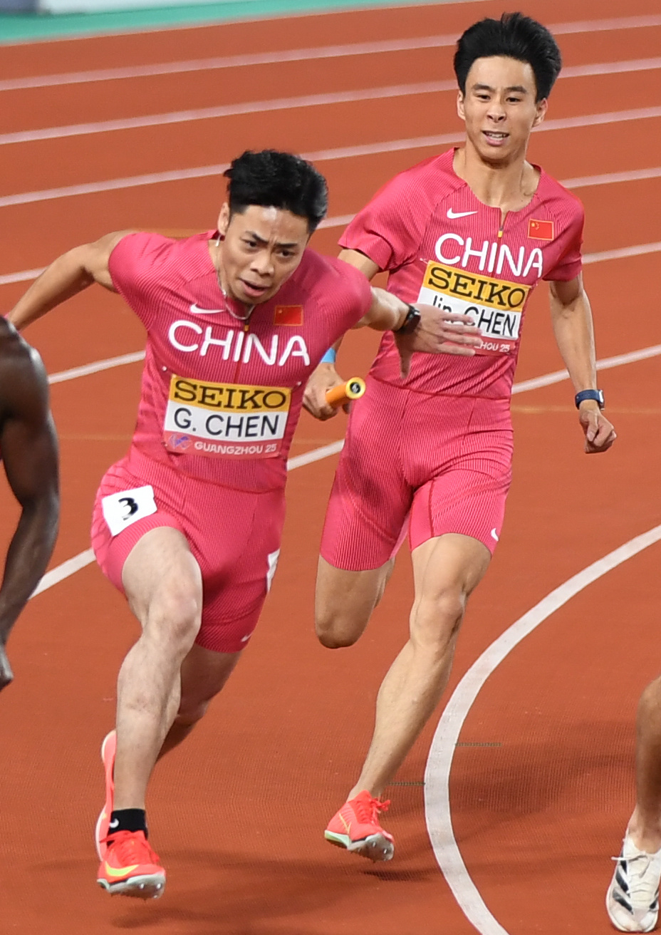 田径选手百米冲刺,领先一筹漂亮夺金的简单介绍 田径选手百米冲刺,领先一筹漂亮夺金的简单介绍