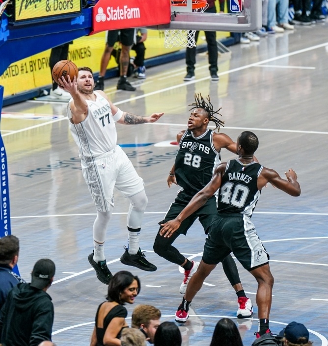 包含独行侠主场大胜马刺,登顶西部第一!的词条 包含独行侠主场大胜马刺,登顶西部第一!的词条