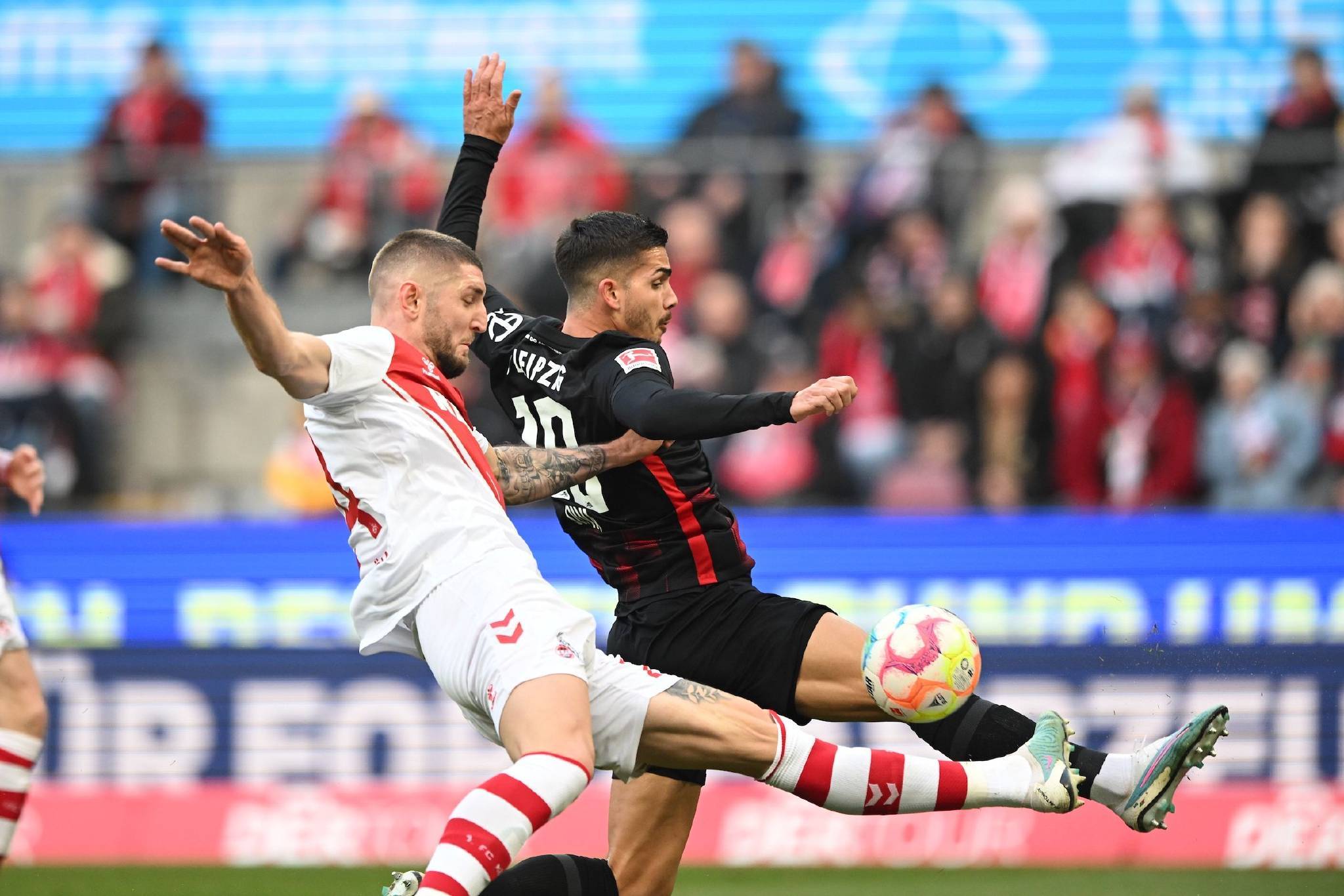 关于法兰克福队全力以赴,齐心协力赢得比赛胜利的信息 关于法兰克福队全力以赴,齐心协力赢得比赛胜利的信息