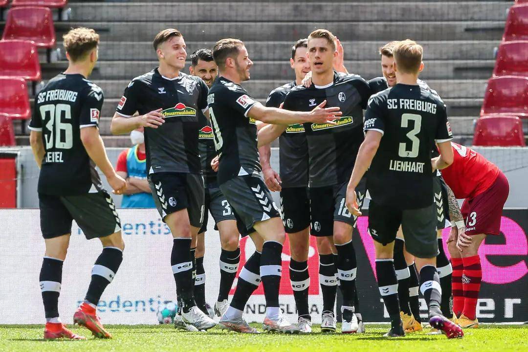 包含莱比锡战胜弗莱堡，稳固积分榜前列位置的词条