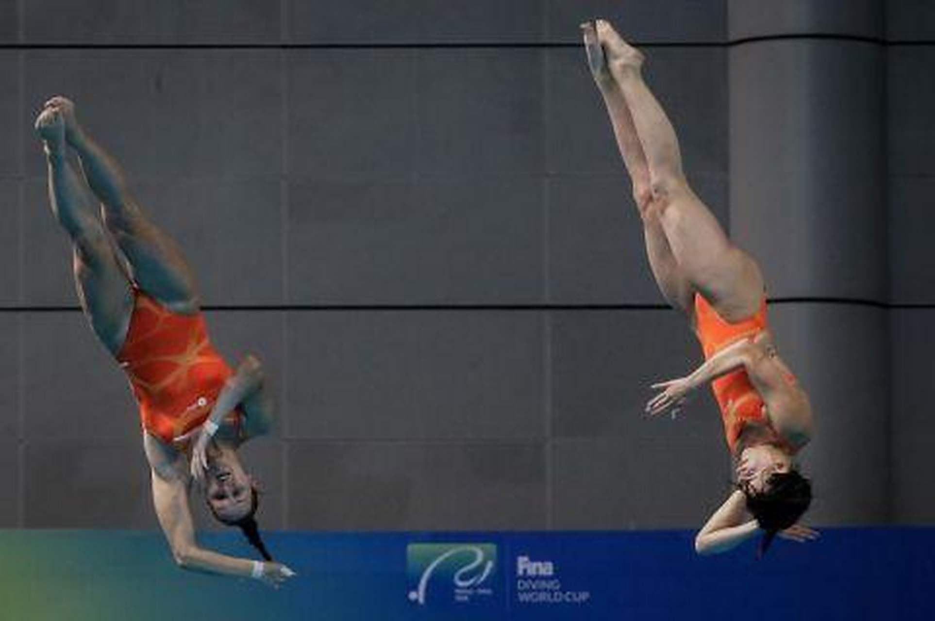 日本游泳选手再跳水组合夺冠