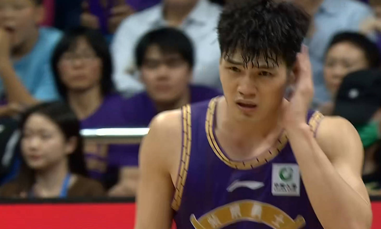 球队经理突然辞职，引发球迷猜测