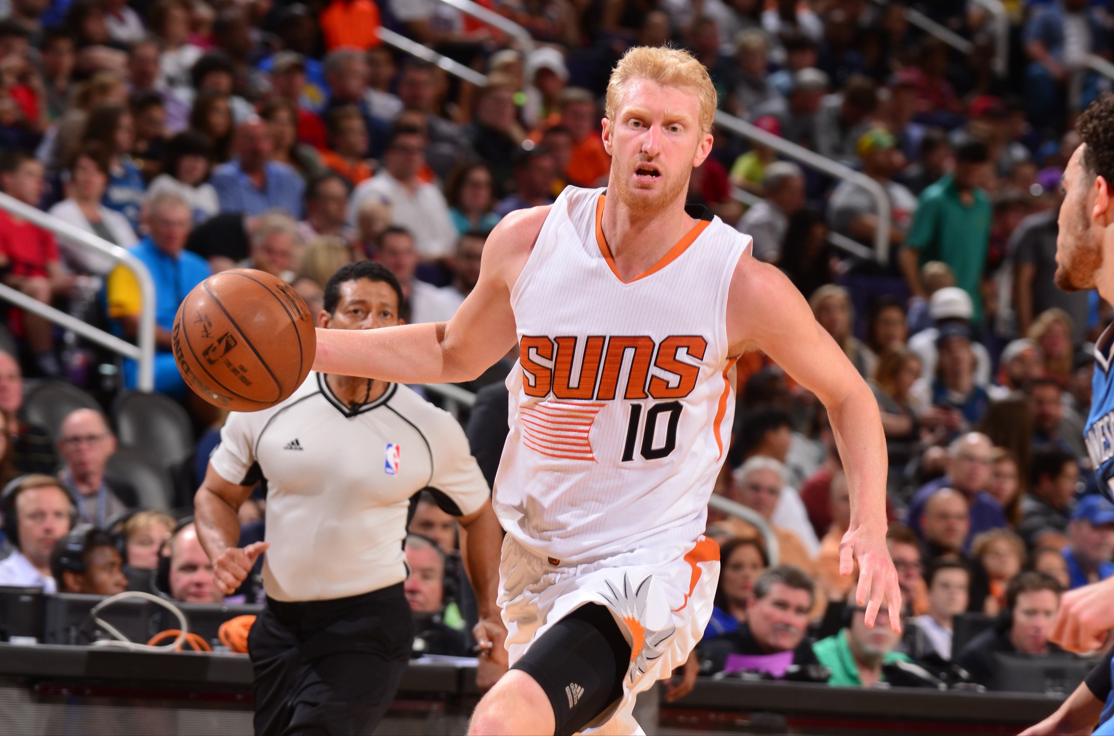 球员们在世界各地展现篮球技艺 球员们在世界各地展现篮球技艺