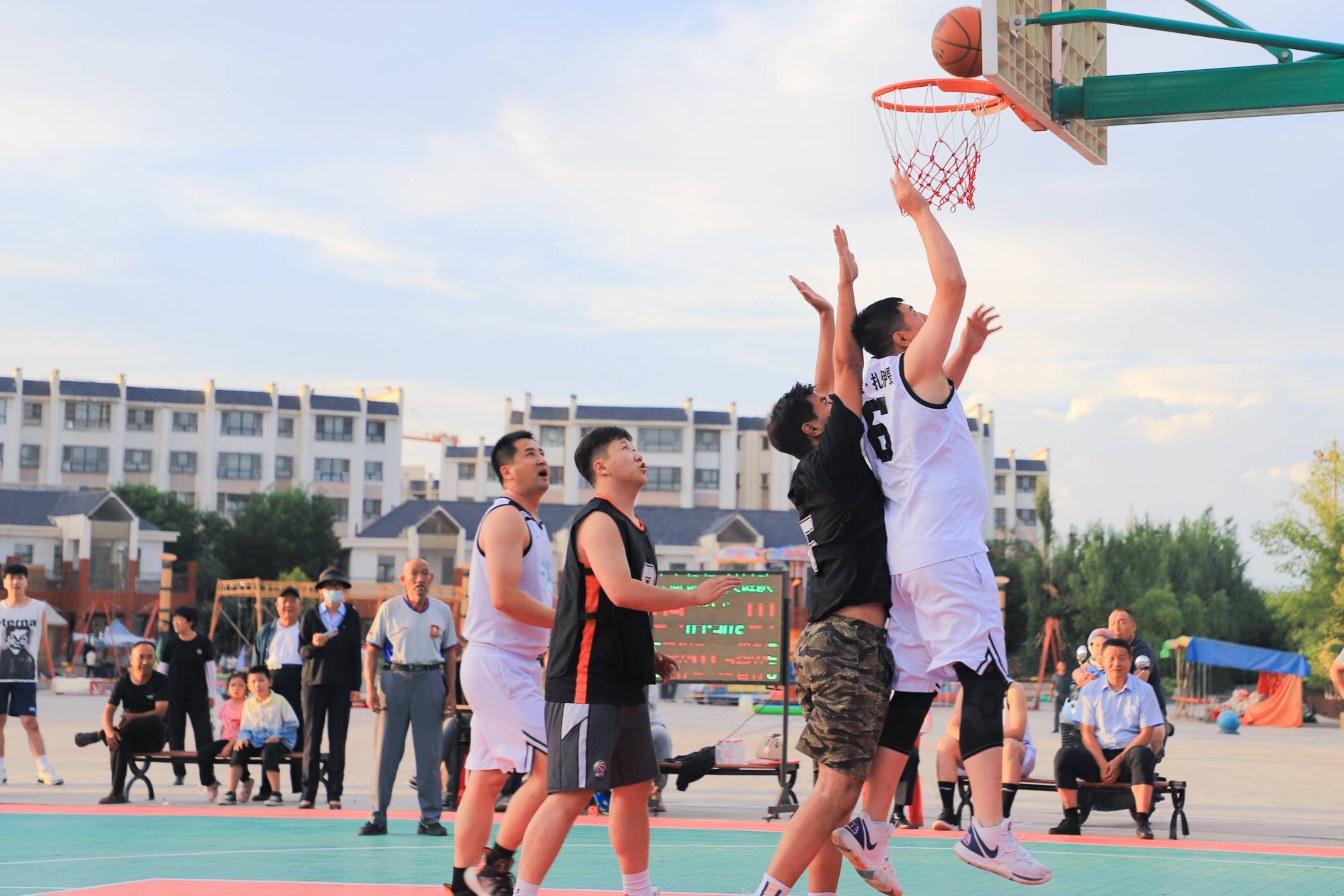 球员们在世界各地展现篮球技艺 球员们在世界各地展现篮球技艺