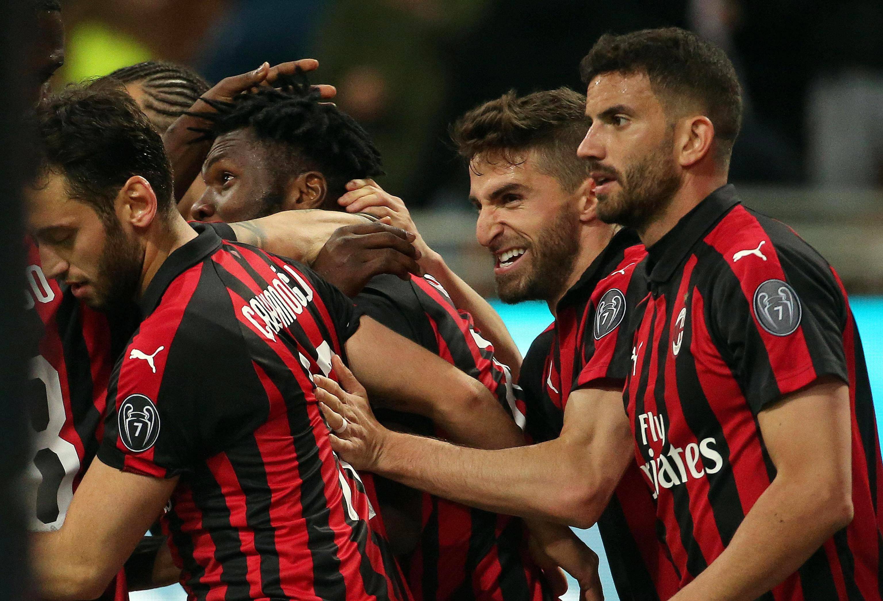 包含AC米兰客场击败萨索洛，取得宝贵三分的词条