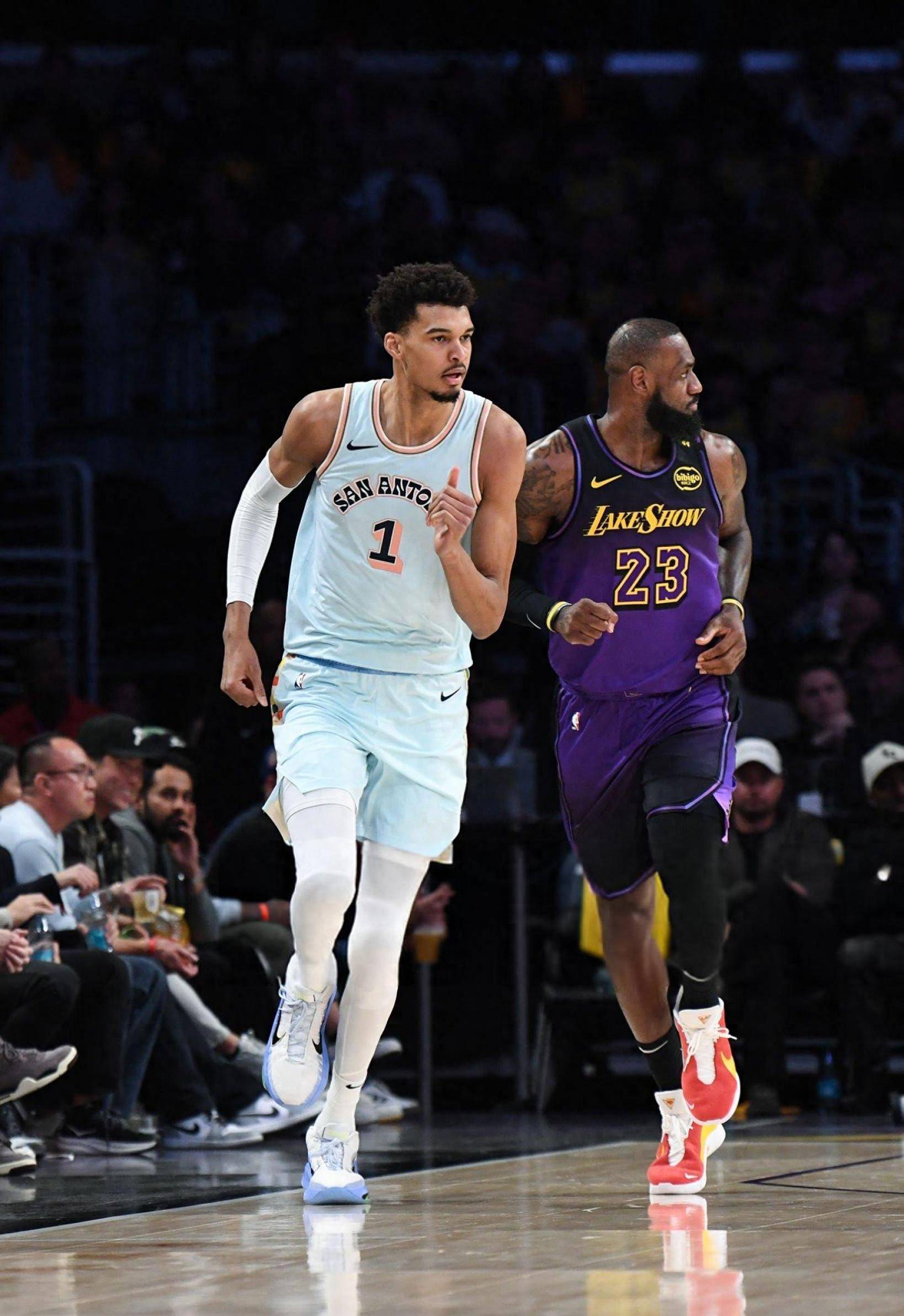 关于面对湖人,湖人上演历史性一战的信息 关于面对湖人,湖人上演历史性一战的信息