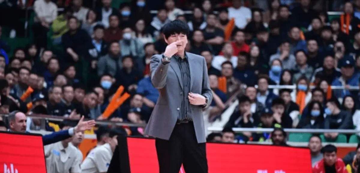 球队经过艰苦努力，成功晋级季后赛的简单介绍