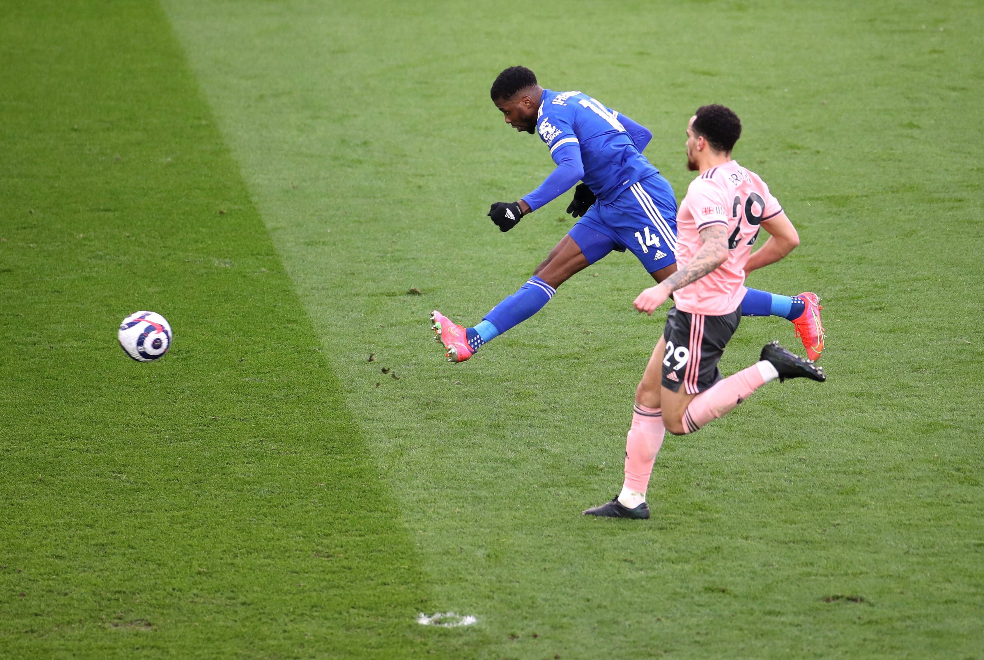 比赛场上斗志昂扬,国内足球赛事风云依旧的简单介绍 比赛场上斗志昂扬,国内足球赛事风云依旧的简单介绍