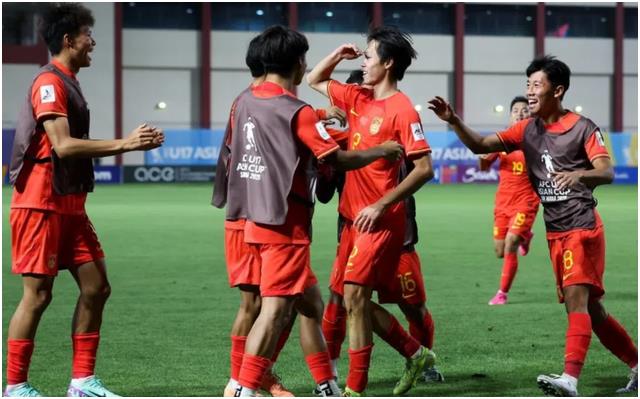 关于赛场风云变幻，实力球队获胜引燃全场的信息