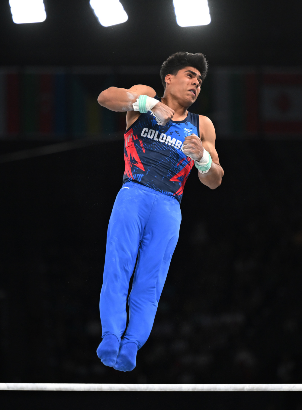 体操男子单杠决赛,日本选手实力出众 体操男子单杠决赛,日本选手实力出众