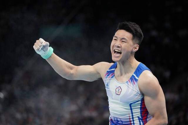 体操男子单杠决赛,日本选手实力出众 体操男子单杠决赛,日本选手实力出众