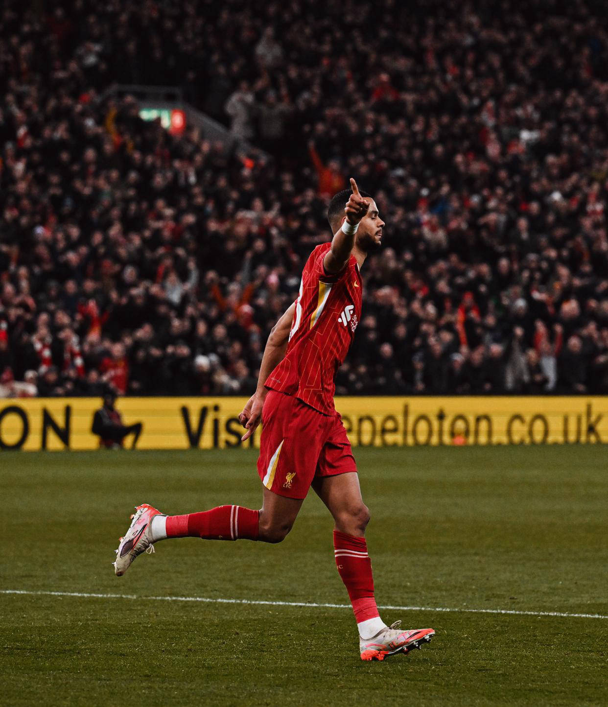 包含热刺逆转胜利，晋级足球比赛半决赛！的词条