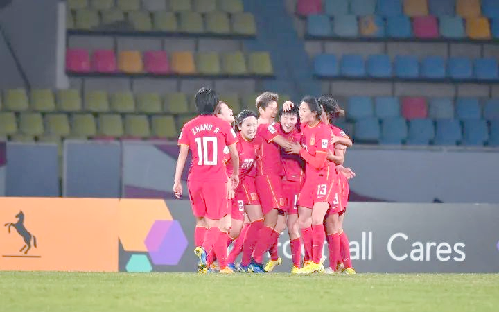 中国女足队员实力雄厚，斩获胜利