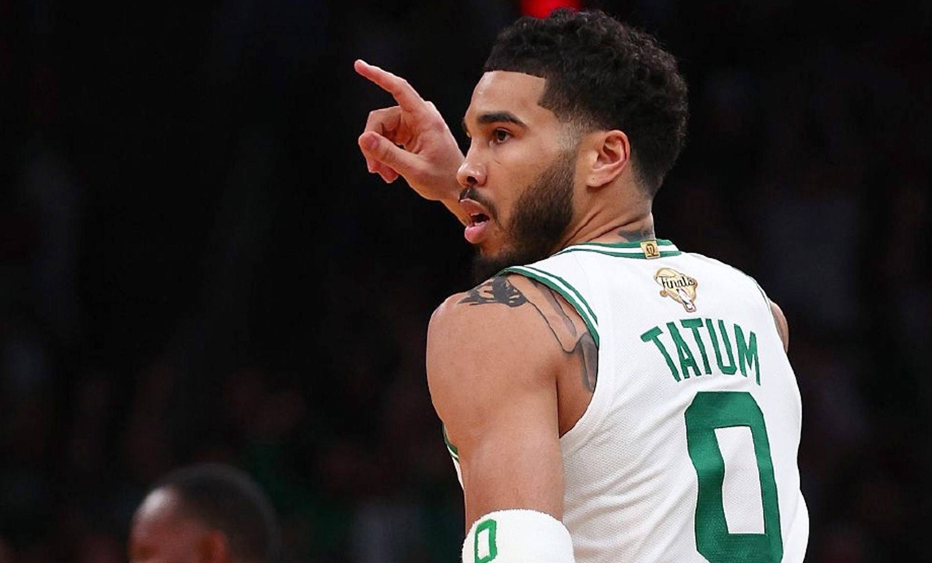 魔法对决!双方球员展现绝技 魔法对决!双方球员展现绝技