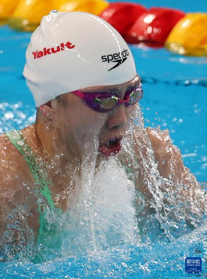 中国选手在游泳比赛中取得成功