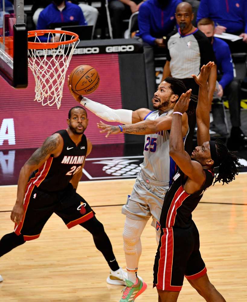 包含太阳遭遇活塞逆转，遭遇连败的词条