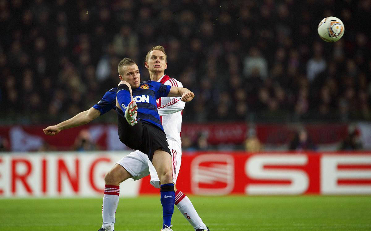 阿贾克斯再胜一仗，跻身前列的简单介绍