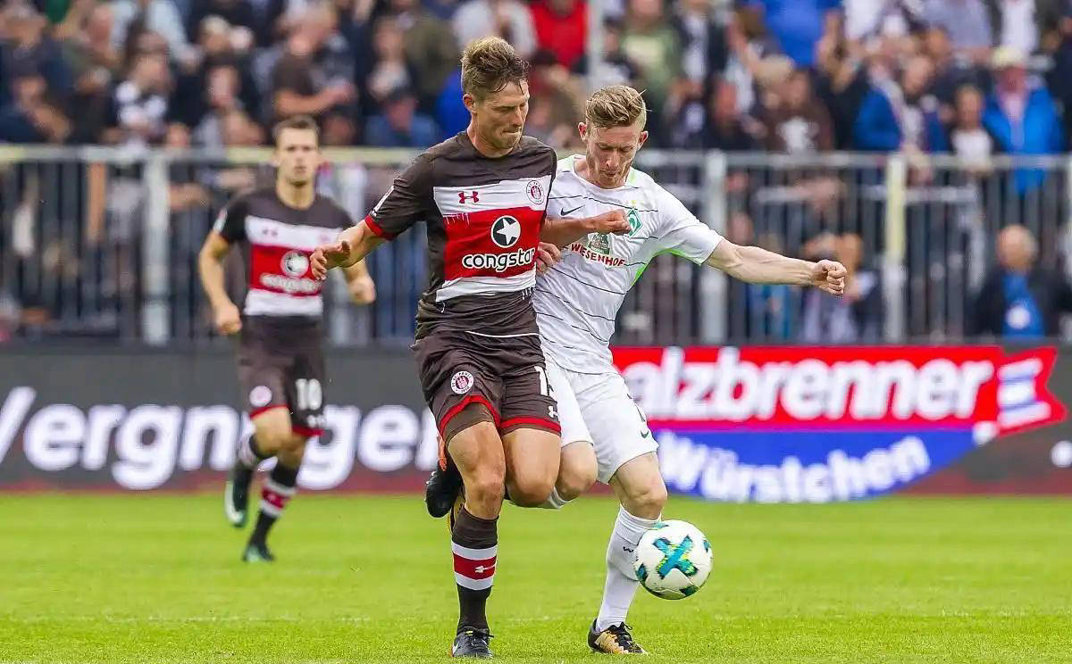 包含多特蒙德签下新后卫，解决后防不稳固问题的词条