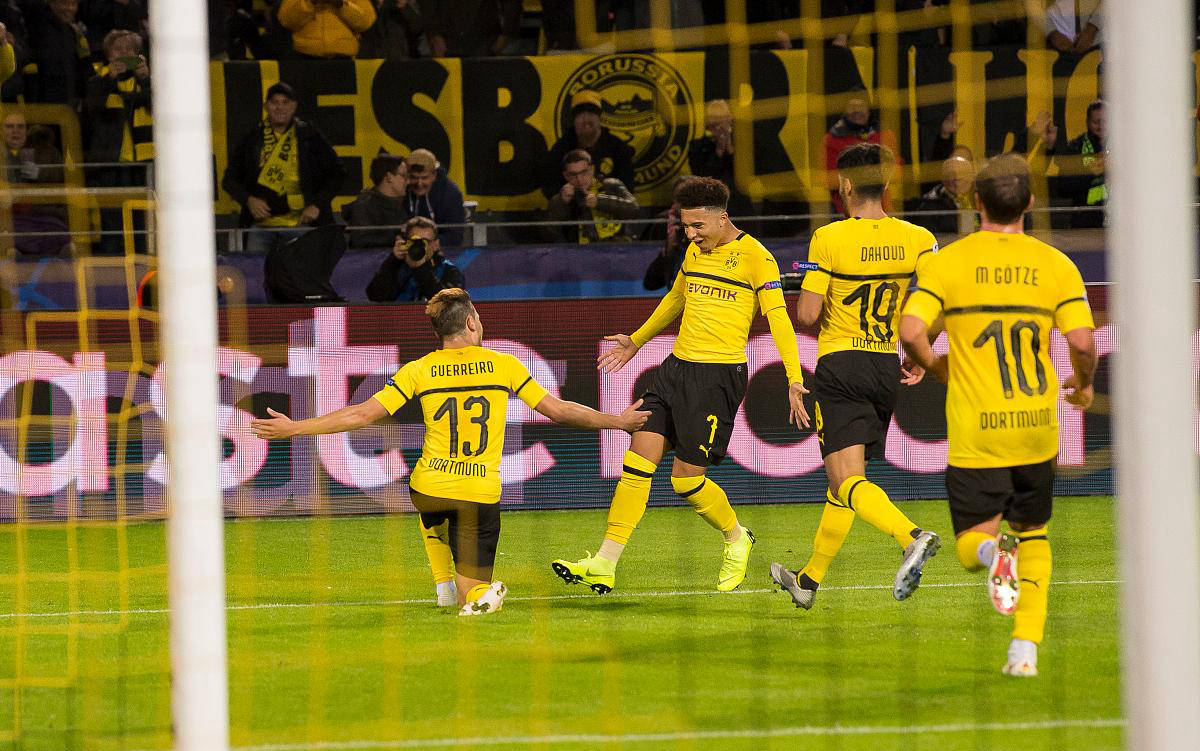 包含多特蒙德签下新后卫，解决后防不稳固问题的词条