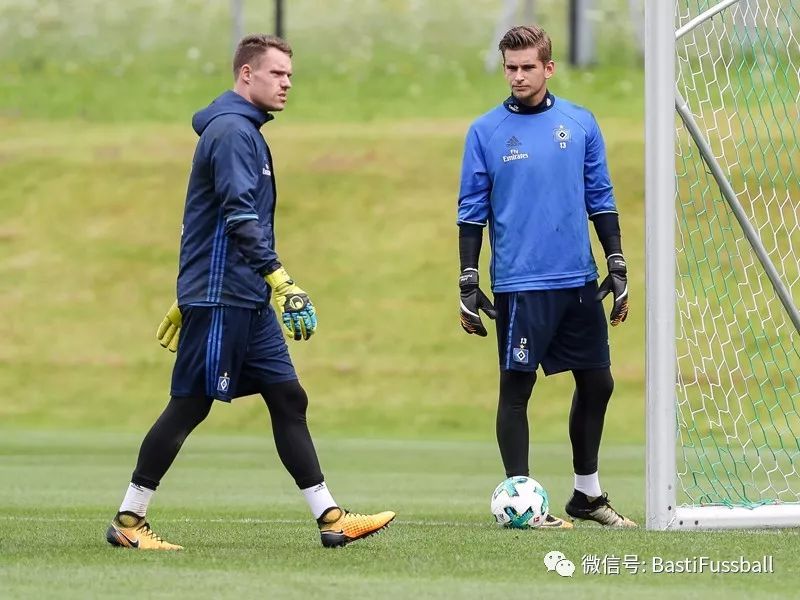 沙尔克04中场组织混乱,需要加强团队配合 沙尔克04中场组织混乱,需要加强团队配合