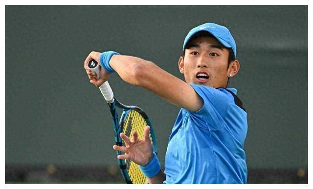 包含波鸿展现顽强斗志，夺得胜利的词条