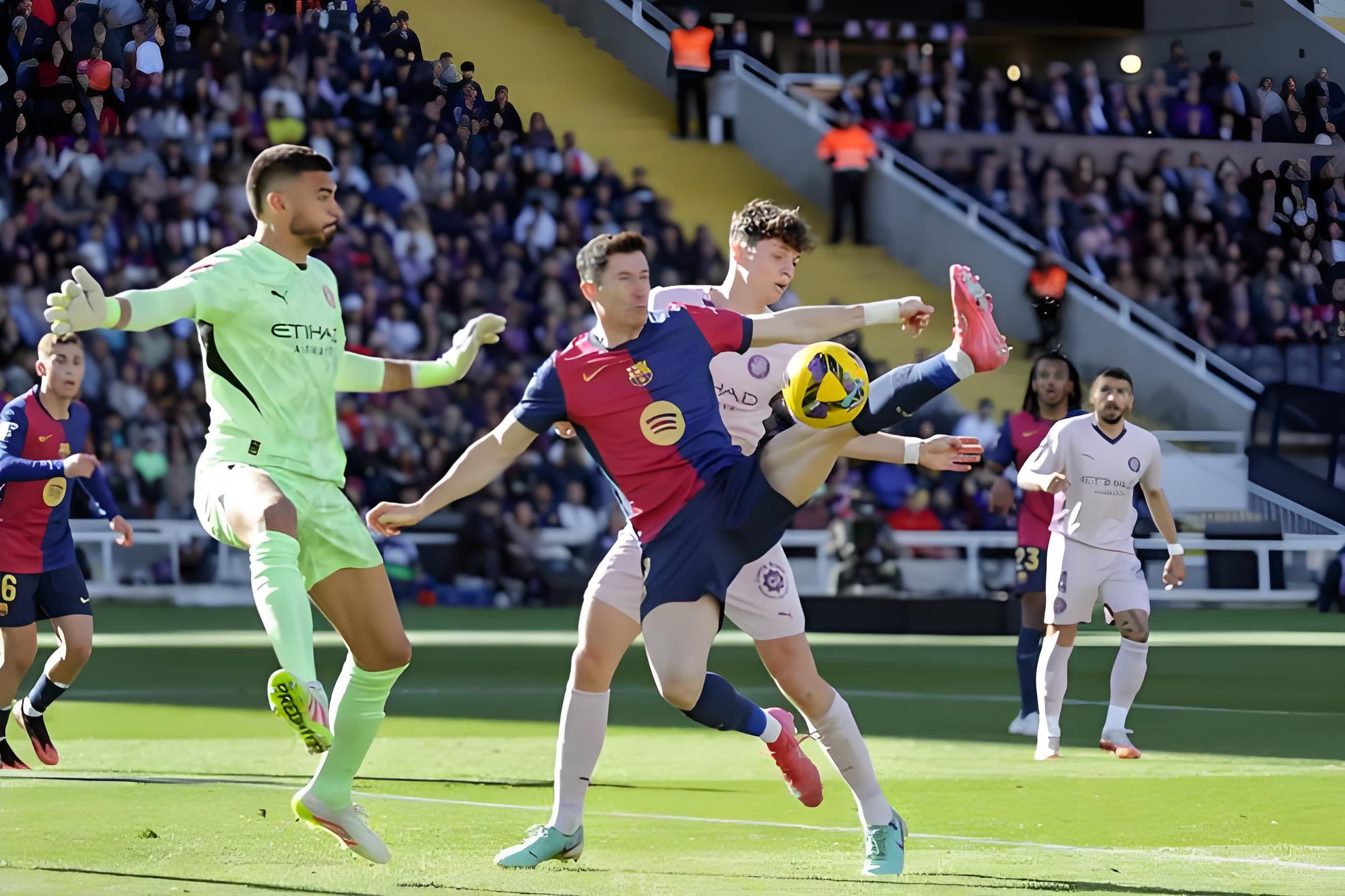 足球比赛中，新一轮对抗展开，谁能最终胜出？的简单介绍