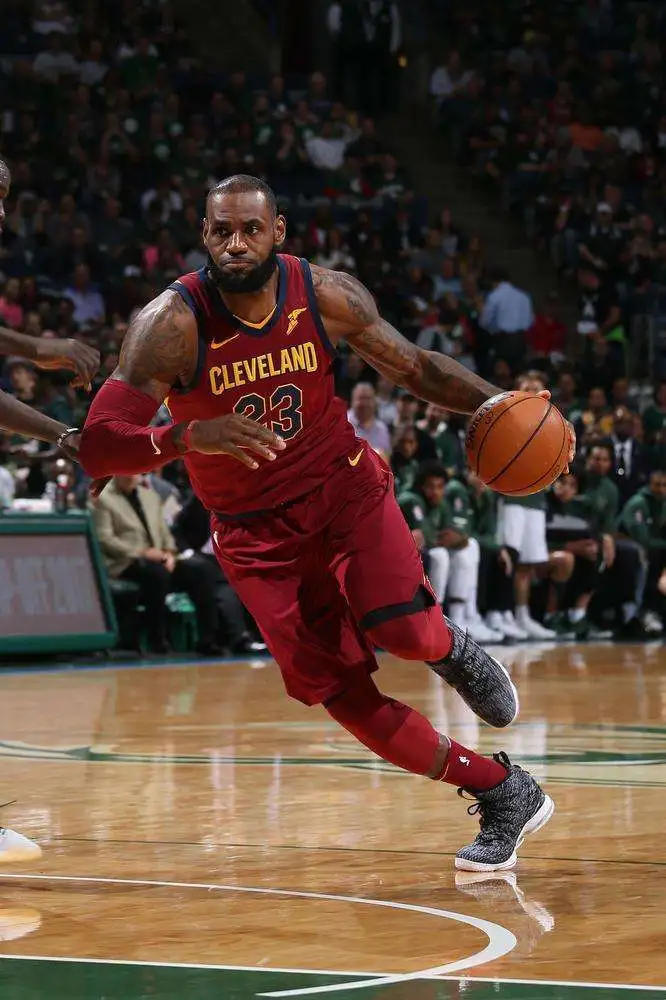 关于落后追赶：球队在弱势时拼命追分的信息