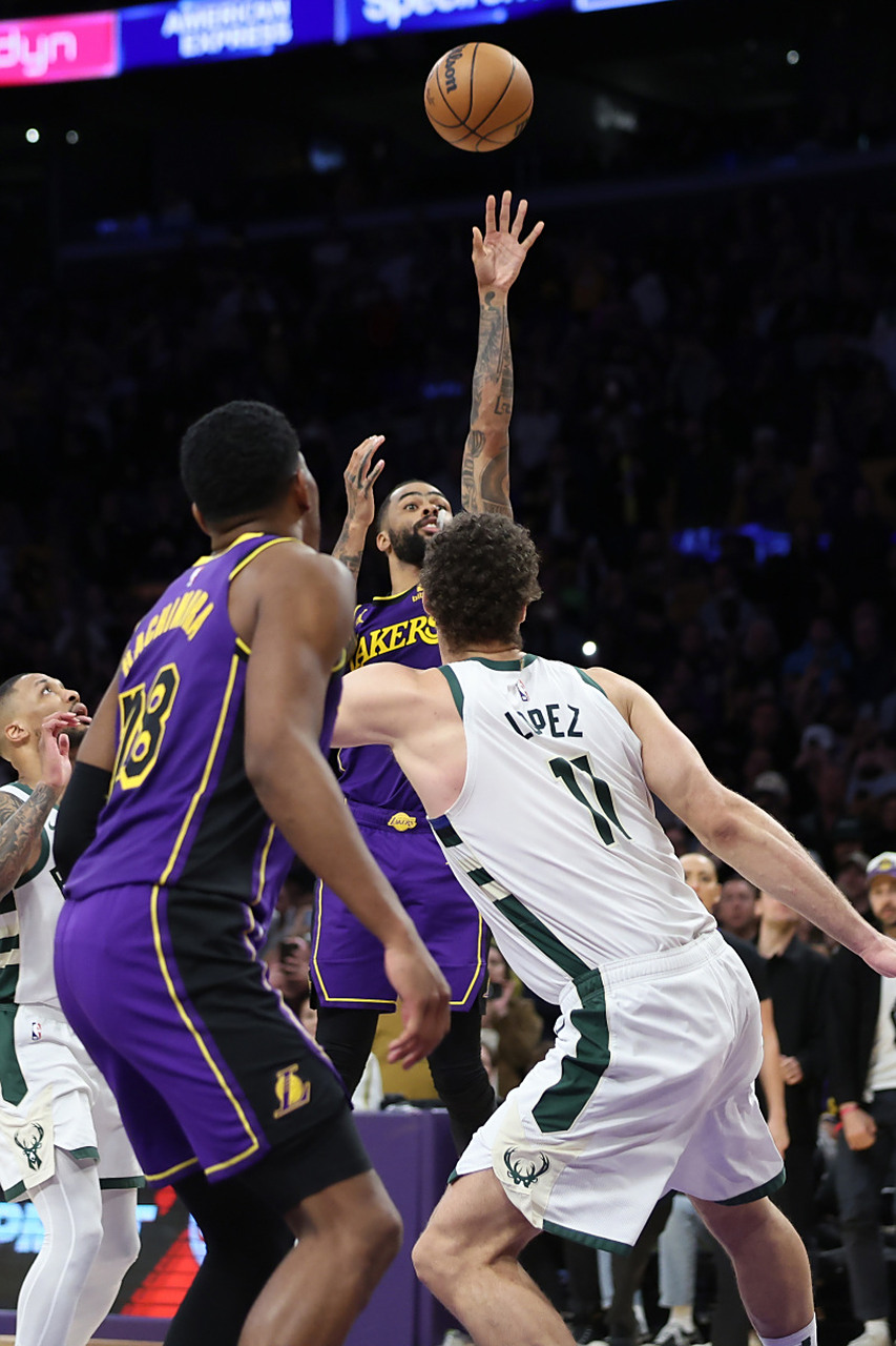 雄鹿逆转中国男篮，拉塞尔一己之力扛起全队的简单介绍