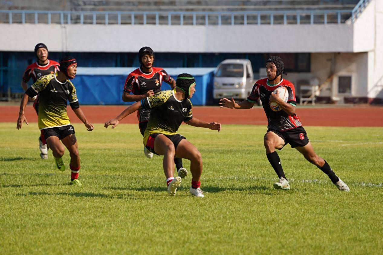 关于橄榄球选手发挥出色,荣膺最佳MVP的信息 关于橄榄球选手发挥出色,荣膺最佳MVP的信息