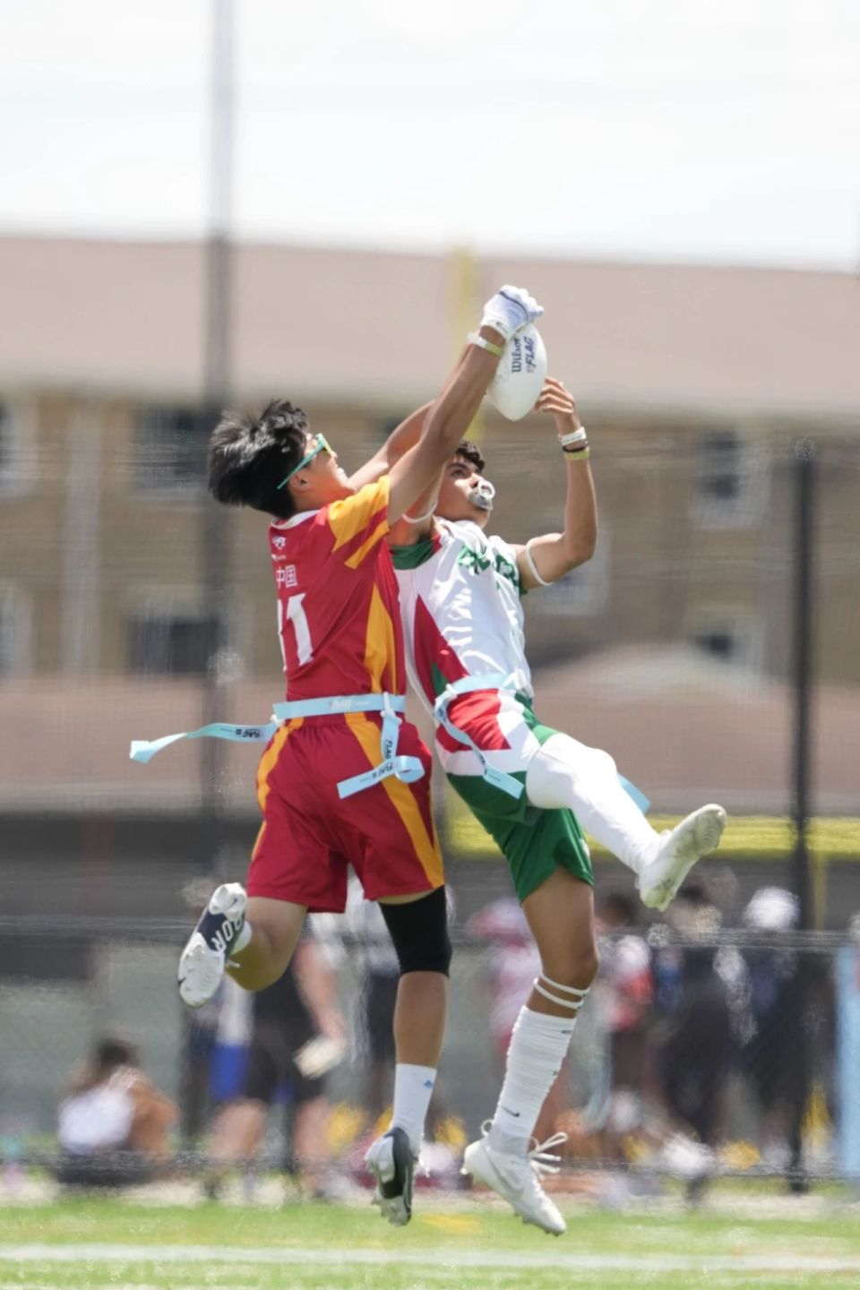 关于橄榄球选手发挥出色,荣膺最佳MVP的信息 关于橄榄球选手发挥出色,荣膺最佳MVP的信息