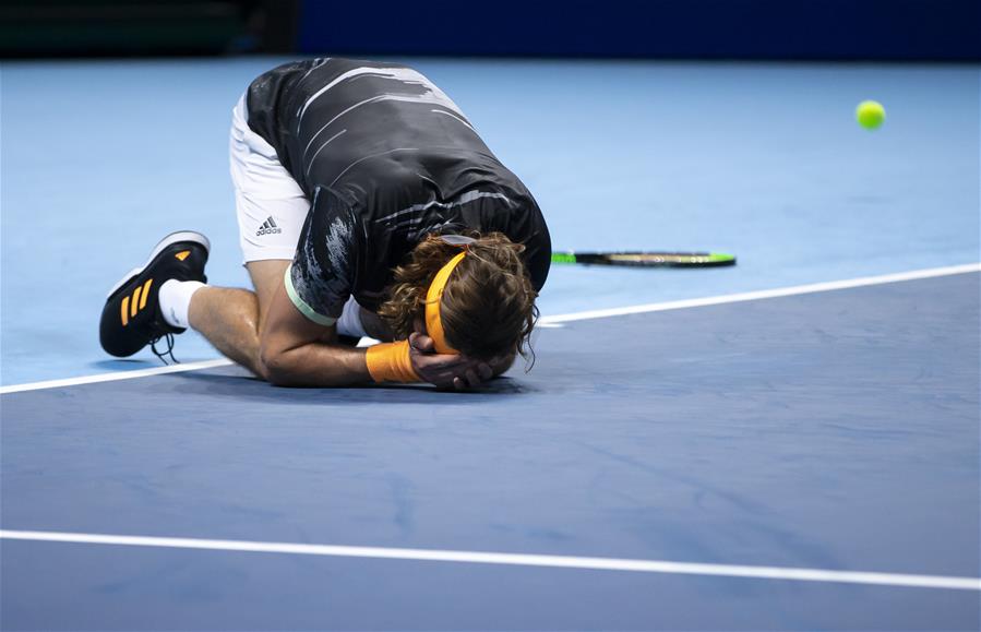 温网轻取年终总决赛,西西帕斯点燃赛场 温网轻取年终总决赛,西西帕斯点燃赛场