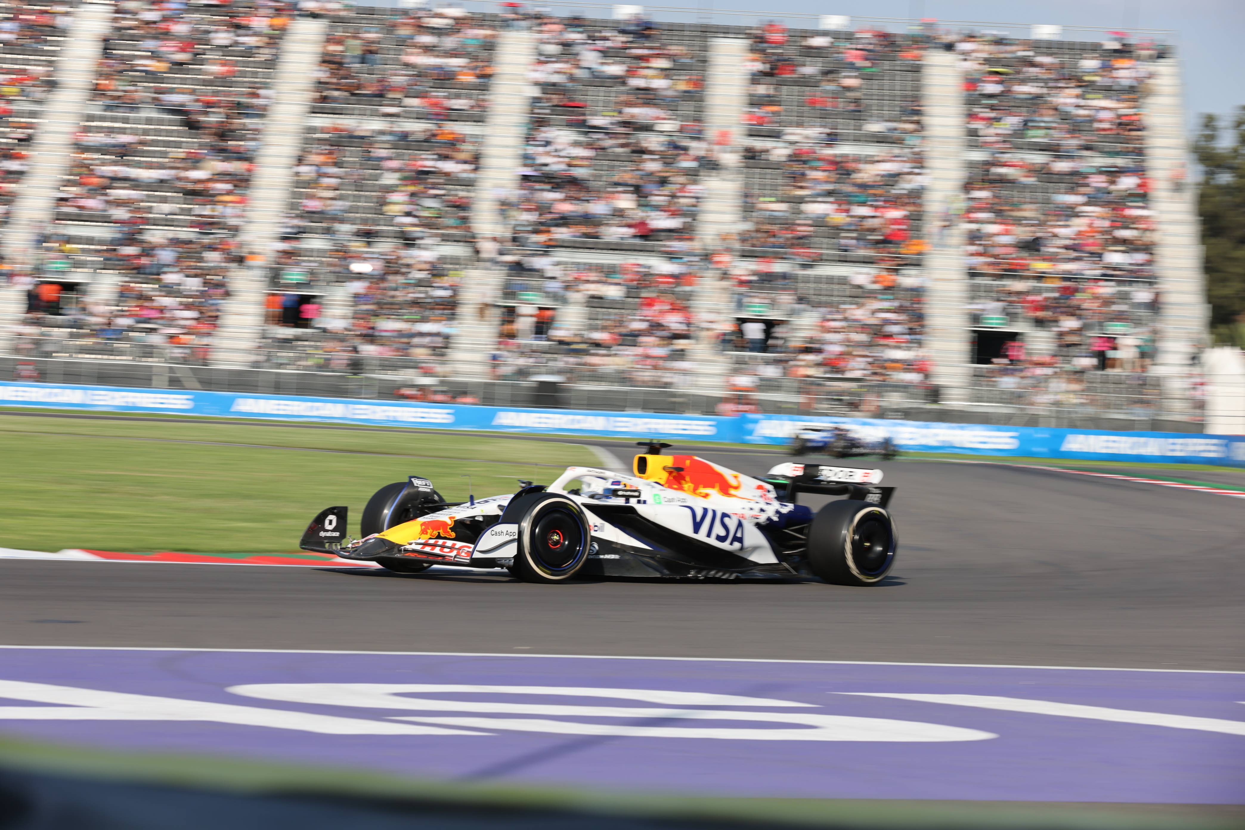 红牛二队翻盘迈凯伦，塞恩斯扛起全队